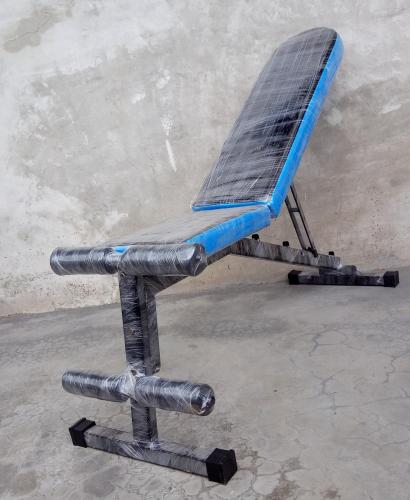 Adjustable workout bench 